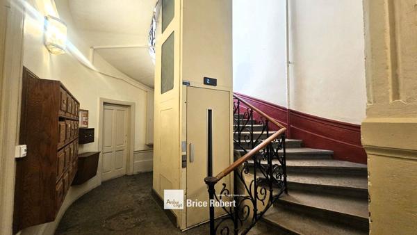 Bureaux à louer Lyon 1er Presqu'île 92 m² au 2e étage avec accès transports