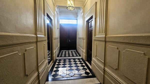 Bureaux à louer Lyon 1er Presqu'île 92 m² au 2e étage avec accès transports