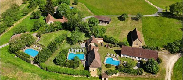 PROPRIÉTÉ D'EXCEPTION HAMEAU DE CHARME DU XVIII SIÈCLE AU COEUR DU PÉRIGORD NOIR Les eyzies
