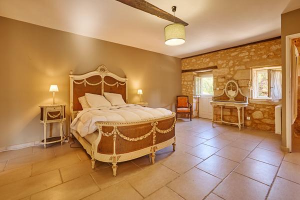 PROPRIÉTÉ D'EXCEPTION HAMEAU DE CHARME DU XVIII SIÈCLE AU COEUR DU PÉRIGORD NOIR Les eyzies