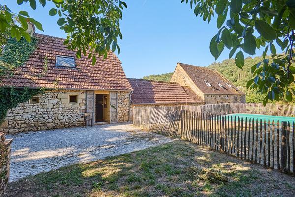 PROPRIÉTÉ D'EXCEPTION HAMEAU DE CHARME DU XVIII SIÈCLE AU COEUR DU PÉRIGORD NOIR Les eyzies