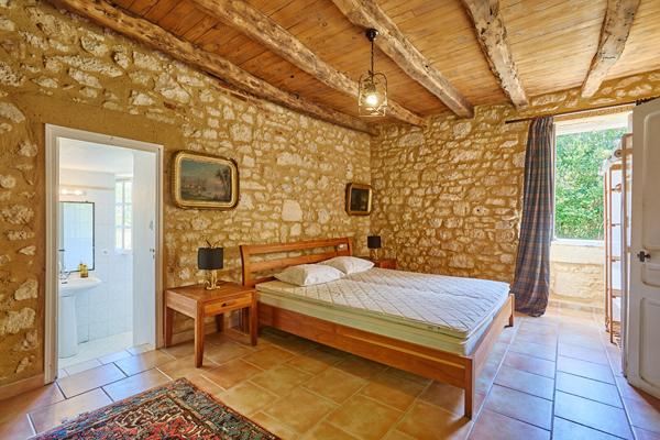 PROPRIÉTÉ D'EXCEPTION HAMEAU DE CHARME DU XVIII SIÈCLE AU COEUR DU PÉRIGORD NOIR Les eyzies