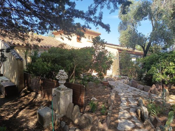 Villa avec gîte sur 2011 m² Cascastel des corbieres
