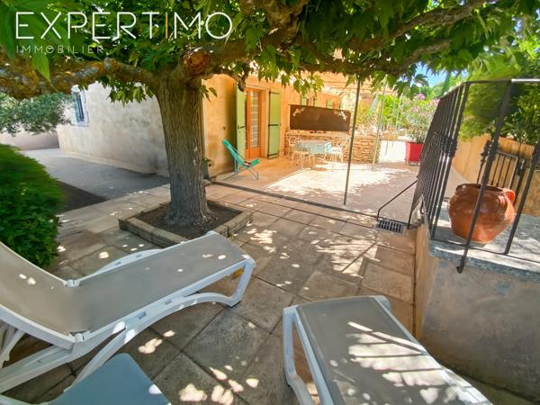 Bonnieux (84480) APPARTEMENT AVEC TERRASSE ET PISCINE AVEC VUE SUR LE VILLAGE DE BONNIEUX