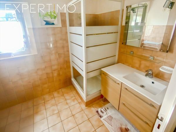 Bonnieux (84480) APPARTEMENT AVEC TERRASSE ET PISCINE AVEC VUE SUR LE VILLAGE DE BONNIEUX