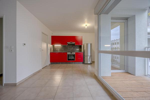 Chambéry , T3 récent loué, avec terrasse et parking