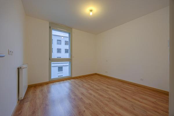 Chambéry , T3 récent loué, avec terrasse et parking