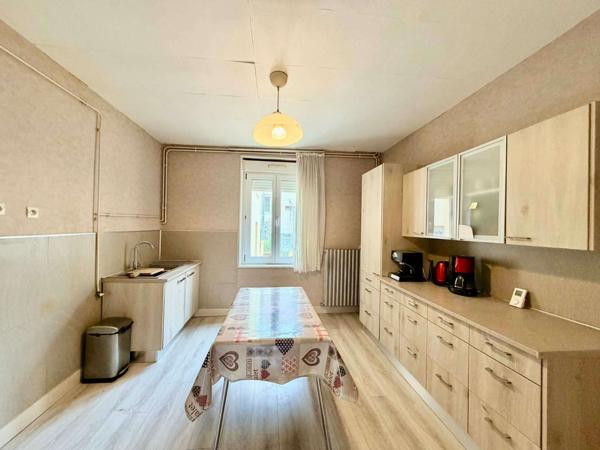 Maison ou petit immeuble mitoyen d'un côté - MAIZIERES-LES-METZ