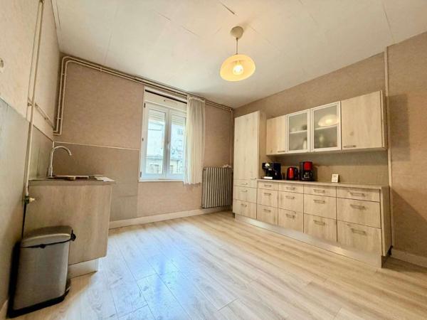 Maison ou petit immeuble mitoyen d'un côté - MAIZIERES-LES-METZ