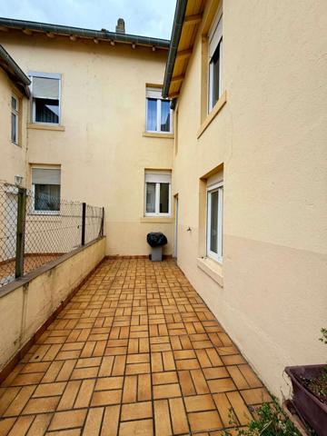 Maison ou petit immeuble mitoyen d'un côté - MAIZIERES-LES-METZ