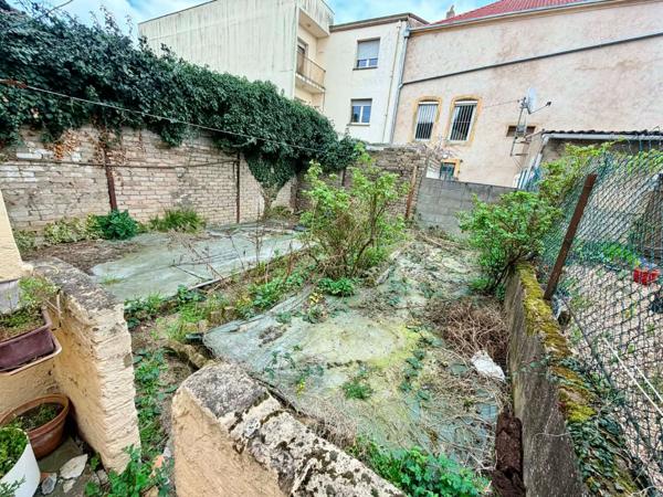 Maison ou petit immeuble mitoyen d'un côté - MAIZIERES-LES-METZ