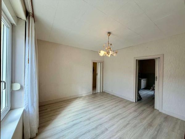 Maison ou petit immeuble mitoyen d'un côté - MAIZIERES-LES-METZ