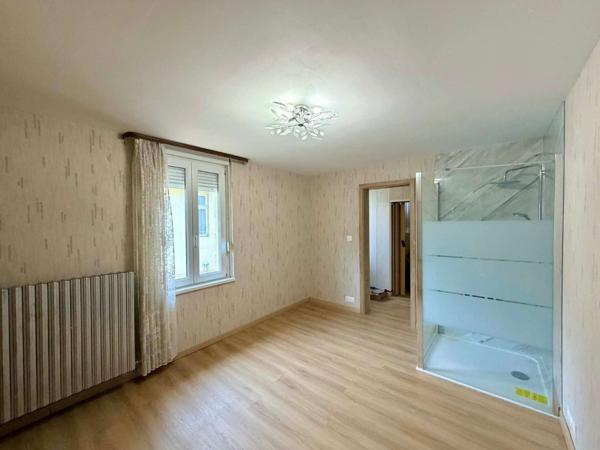 Maison ou petit immeuble mitoyen d'un côté - MAIZIERES-LES-METZ