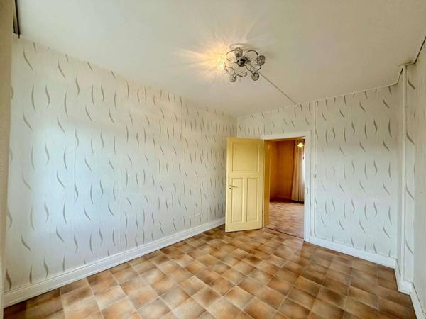 Maison ou petit immeuble mitoyen d'un côté - MAIZIERES-LES-METZ