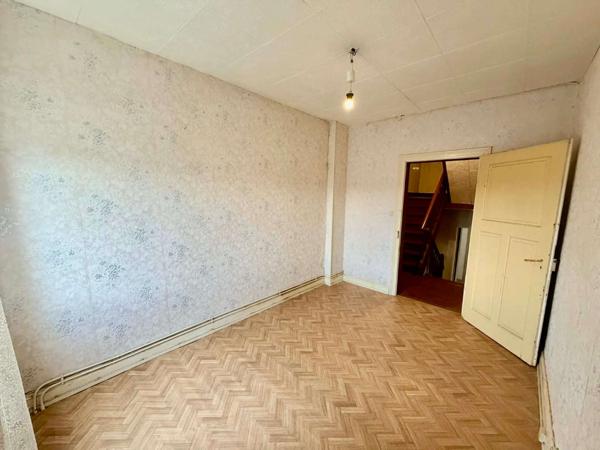 Maison ou petit immeuble mitoyen d'un côté - MAIZIERES-LES-METZ