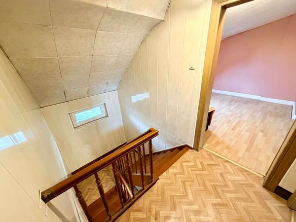 Maison ou petit immeuble mitoyen d'un côté - MAIZIERES-LES-METZ