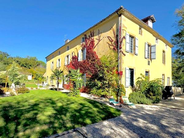Magnifique Château de 1600 m² avec Vue Imprenable sur les Pyrénées - Coeur du Gers Marciac