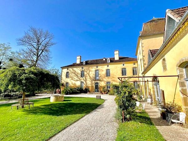 Magnifique Château de 1600 m² avec Vue Imprenable sur les Pyrénées - Coeur du Gers Marciac