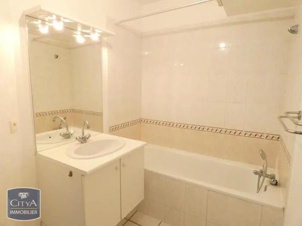Appartement à louer 2 pièces 47.94m² Ruaudin (72230)