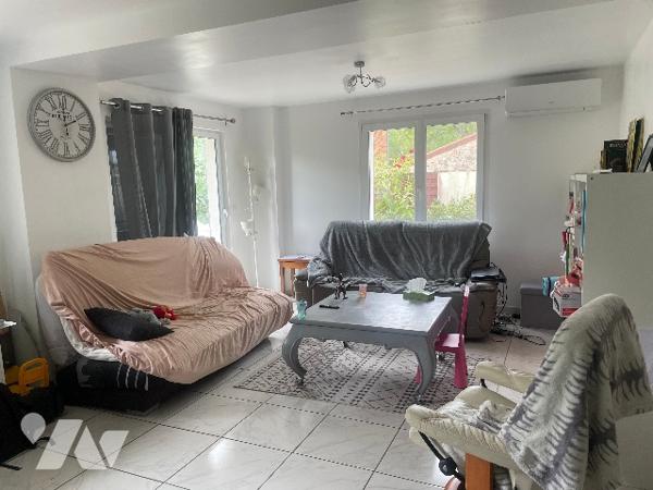 Ancienne fermette restaurée à 2mn du centre du village...