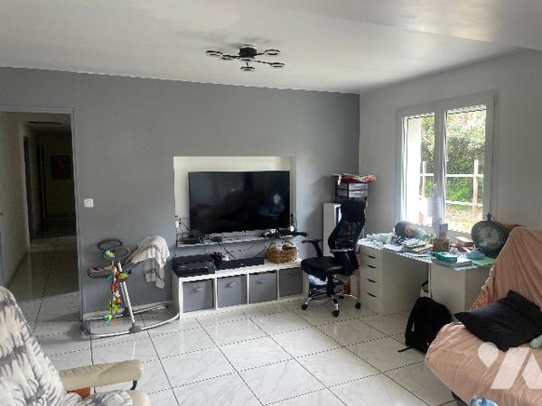 Ancienne fermette restaurée à 2mn du centre du village...