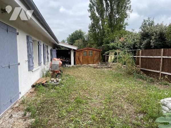 Ancienne fermette restaurée à 2mn du centre du village...