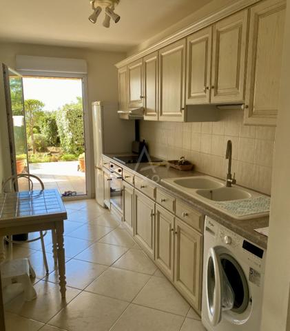 Dpt Var (83) - Saint Raphael - T3 avec terrasse, jardin, garage et cave