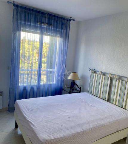 Dpt Var (83) - Saint Raphael - T3 avec terrasse, jardin, garage et cave