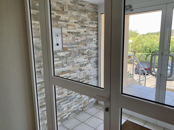 Dpt Var (83) - Saint Raphael - T3 avec terrasse, jardin, garage et cave