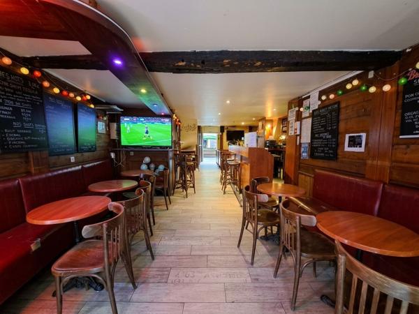 Fonds De Commerce
        
        - 120 m² 477 000 € *