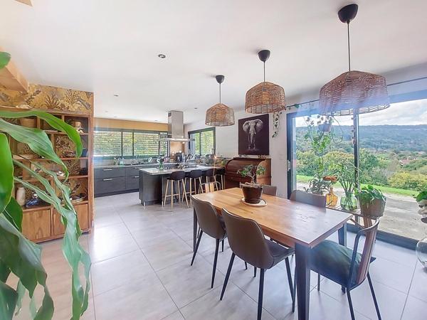 Maison contemporaine et chaleureuse