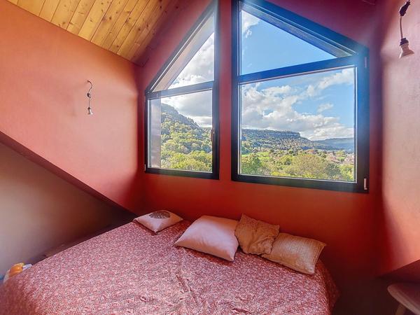 Maison contemporaine et chaleureuse