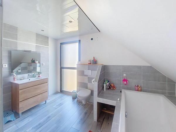 Maison contemporaine et chaleureuse