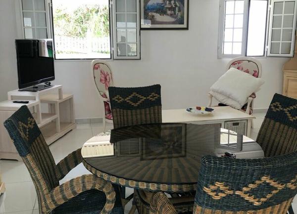 Maison à louer    3 pièces • 782 m2 Sainte-Rose