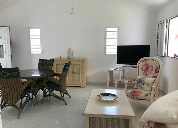 Maison à louer    3 pièces • 782 m2 Sainte-Rose