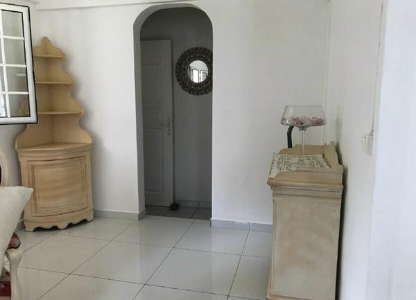 Maison à louer    3 pièces • 782 m2 Sainte-Rose