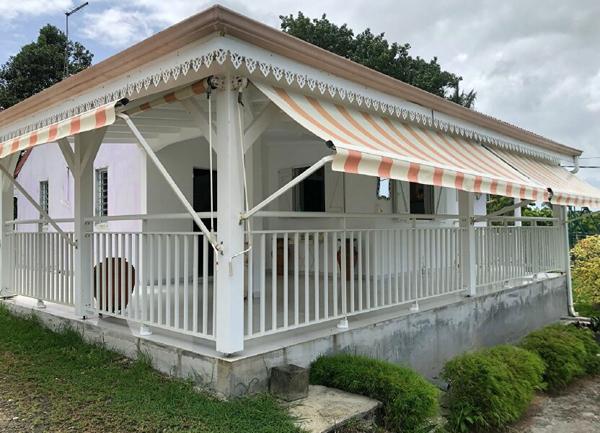 Maison à louer    3 pièces • 782 m2 Sainte-Rose