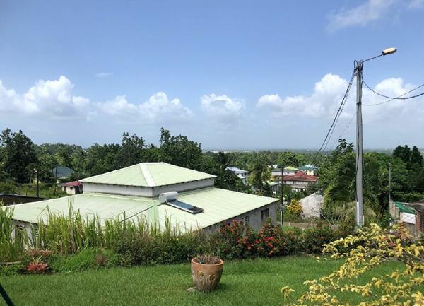 Maison à louer    3 pièces • 782 m2 Sainte-Rose