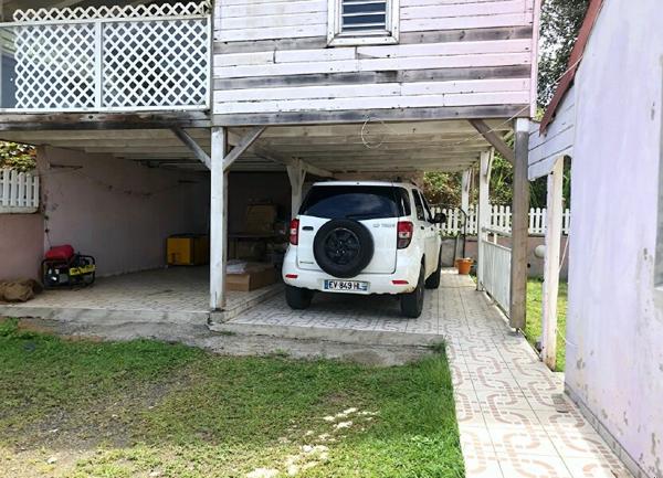 Maison à louer    3 pièces • 782 m2 Sainte-Rose