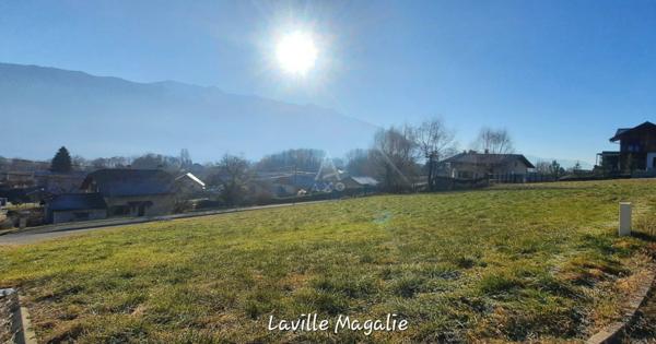 Terrain constructible viabilisé et borné Verrens Arvey