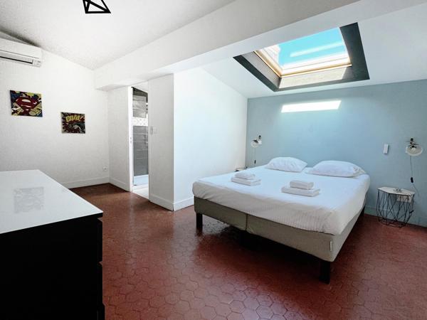 IMMEUBLE RÉNOVÉ – CRIÉE / VIEUX-PORT – INVESTISSEMENT LOCATIF CLÉ EN MAIN