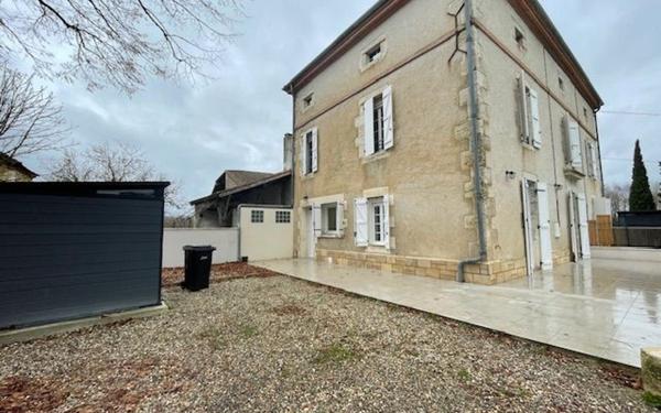 Maison à louer    4 pièces •  Sainte-Colombe-en-Bruilhois