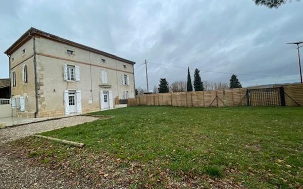 Maison à louer    4 pièces •  Sainte-Colombe-en-Bruilhois