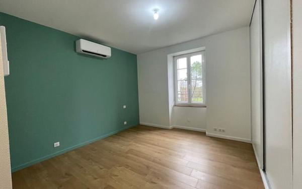 Maison à louer    4 pièces •  Sainte-Colombe-en-Bruilhois