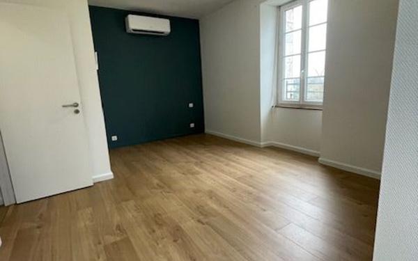 Maison à louer    4 pièces •  Sainte-Colombe-en-Bruilhois