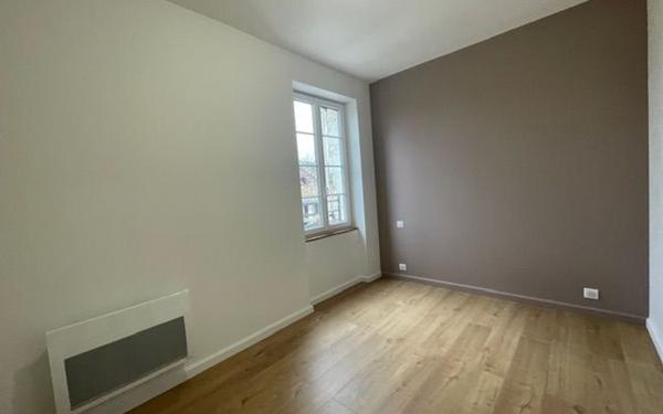 Maison à louer    4 pièces •  Sainte-Colombe-en-Bruilhois