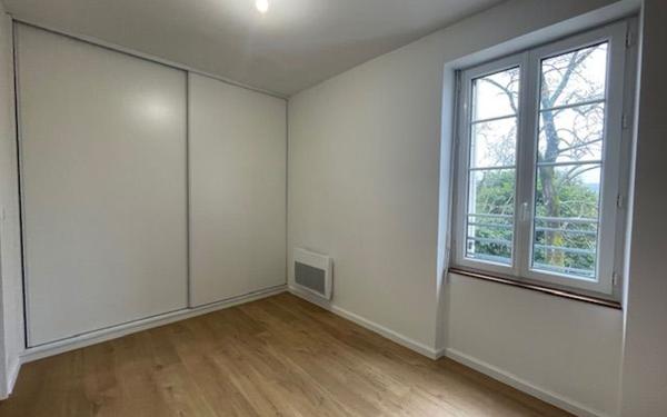 Maison à louer    4 pièces •  Sainte-Colombe-en-Bruilhois