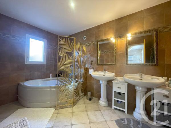 Maison à vendre  6 pièces - 327,28 m2 LE FENOUILLER - 85