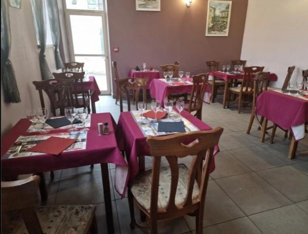 IMMEUBLE à vendre secteur NEUFCHATEAU (88) avec 1 LOCAL (bar-restaurant) + 1 APPARTEMENT T4