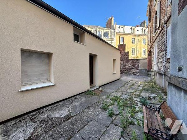 RENNES ARSENAL REDON - IMMEUBLE AVEC PARKINGS
En fond de cour, découvrez ce petit collectif co...